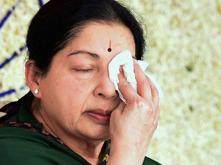 ജയലളിതയ്ക്ക് ജാമ്യമില്ല, തടവില്‍ തന്നെ