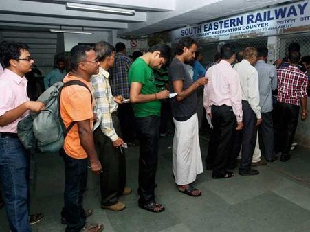 ടിക്കറ്റ് വില്‍ക്കാന്‍ സ്വകാര്യപങ്കാളിത്തം ക്ഷണിച്ച് റെയില്‍വെ