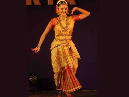 സൂര്യയില്‍ ആനന്ദനടനമാടി മഞ്ജുവാര്യര്‍, കാണൂ