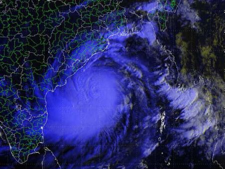 വരും മണിയ്ക്കൂറില്‍ ഹുദ് ഹുദിന്‍റെ വേഗത കൂടും, നിലവില്‍ 205 കിലോമീറ്റര്‍
