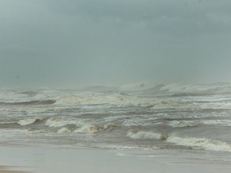 ആന്ധ്രയിലെ 'ഹുദ് ഹുദ് 'കാഴ്ചകള്‍ കാണാം