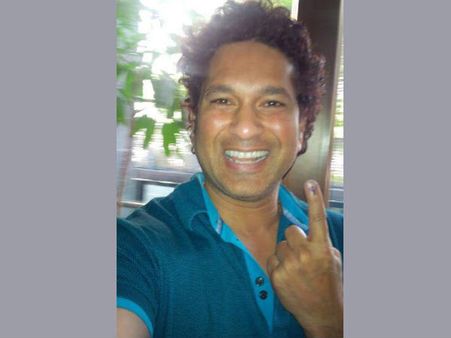സച്ചിന്‍ വോട്ടുചെയ്തു, സെല്‍ഫി ട്വിറ്ററില്‍ 