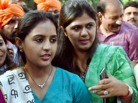 ജയിച്ചിട്ടും കണ്ണീര്‍ തോരാതെ ഗോപിനാഥ് മുണ്ടെയുടെ മക്കള്‍