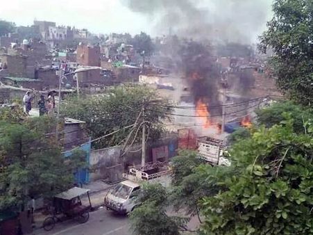 ദില്ലിയില്‍ വര്‍ഗ്ഗീയ ലഹള, നിരോധനാജ്ഞ പ്രഖ്യാപിച്ചു