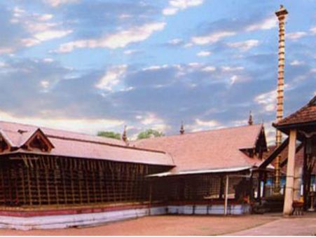 കുമാരനല്ലൂര്‍ ദേവീക്ഷേത്രത്തില്‍ തീപിടിത്തം, ശിവക്ഷേത്രം കത്തി നശിച്ചു