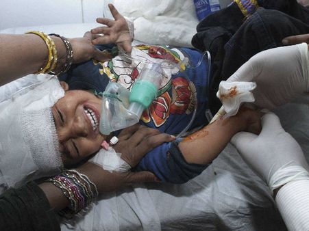 പാകിസ്ഥാന്‍ വാഗ അതിര്‍ത്തിയില്‍ ചാവേര്‍ ആക്രമണം: 55 പേര്‍ മരിച്ചു