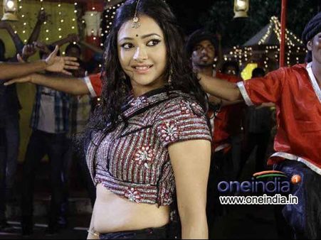 വേശ്യാവൃത്തി: പത്രക്കാര്‍ക്കെതിരെ നടി ശ്വേത നിയമനടപടിക്ക്