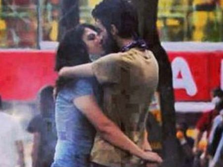 കൊല്‍ക്കത്തയിലും ചുംബന സമരം... ആരും തടഞ്ഞില്ല... വീഡിയോ കാണാം