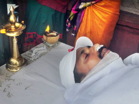 നില്‍പ് സമരം മാത്രമല്ല, നിരാഹാര മരണ സമരവും