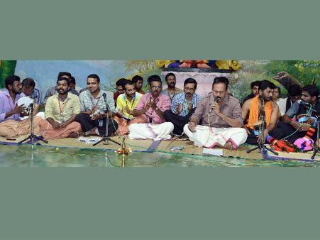 ശബരിമലയില്‍ മാധ്യമപ്രവര്‍ത്തകരുടെ ഭക്തിഗാനമേള, കാണൂ