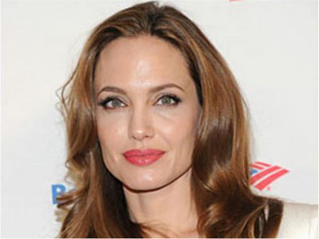 ആഞ്ചലീനയുടെ അണ്‍ബ്രോക്കണെതിരെ ജപ്പാന്‍