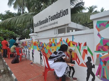 കാല്‍നട യാത്രകാര്‍ക്ക് വിസ്മയ കാഴ്ചയൊരുക്കി ചുമര്‍ച്ചിത്രം