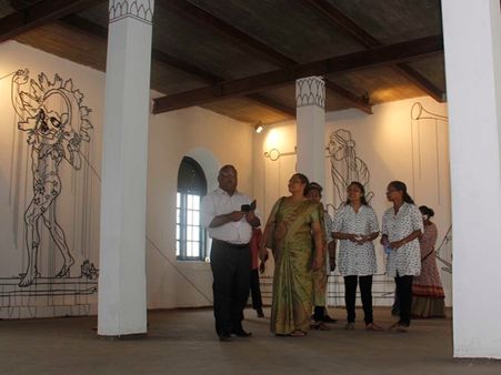 വിനോദ പഠനയാത്രയായി കൊച്ചി ബിനാലെ മാറി