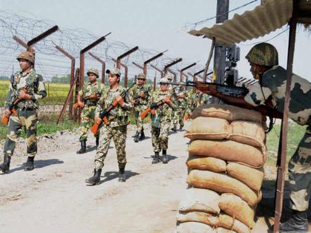 അതിര്‍ത്തിയില്‍ വീണ്ടും പാക് വെടിവയ്പ്പ്, ഇരട്ടി ശക്തിയില്‍ തിരിച്ചടിയ്ക്കാന്‍ നിര്‍ദ്ദേശം