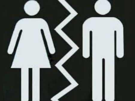 ആണു പെണ്ണും ഒപ്പമിരിക്കുന്നത് വിലക്കി സൗദി എയര്‍ലൈന്‍സ്