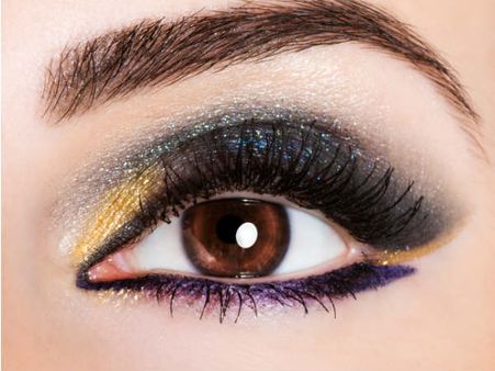 സൗദി:മസ്ക്കാരയെഴുതിയ യുവതിയ്ക്ക് കാഴ്ച നഷ്ടമായി, ഹണിമൂണ്‍ കാലം ദുരന്തമായി