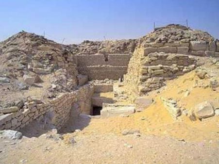 4500 വര്‍ഷം മുന്‍പ് ജീവിച്ചിരുന്ന ഈജിപ്ത് രാജ്ഞിയുടെ ശവക്കല്ലറ കണ്ടെത്തി