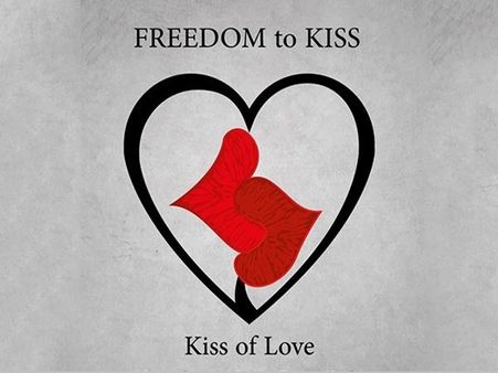 ചുംബിയ്ക്കാന്‍ വന്നോളൂ..മലപ്പുറത്തെ പിള്ളേര്‍ നോക്കിയിരിയ്ക്കില്ല, കൈയ്യും കാലും തല്ലിയൊടിക്കും