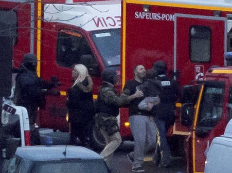 പാരീസ് ഭീകരാക്രമണം: മൂന്ന് ഭീകരരെ വധിച്ചു, നാല് ബന്ദികളും കൊല്ലപ്പെട്ടു