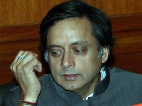 ബിനാലെ കണ്ട് തരൂര്‍ ദില്ലിയിലേക്ക് പറന്നു; അവിടെയെത്തിയിട്ടും ഒന്നും മിണ്ടിയില്ല