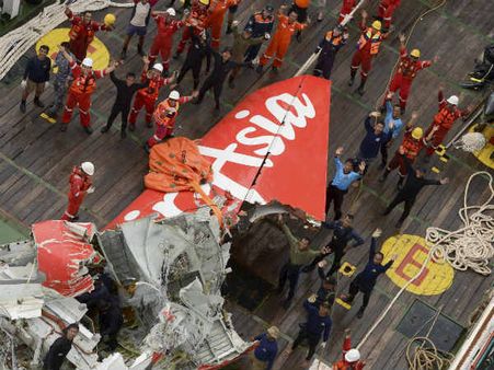 എയര്‍ഏഷ്യ വിമാനം തകര്‍ന്നത് സ്‌ഫോടനത്തിലെന്ന് അധികൃതര്‍