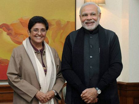 മോദിയും ബേദിയും ഒന്നിച്ചു, കെജ്രിവാള്‍ കുറച്ച് വിയര്‍ക്കും