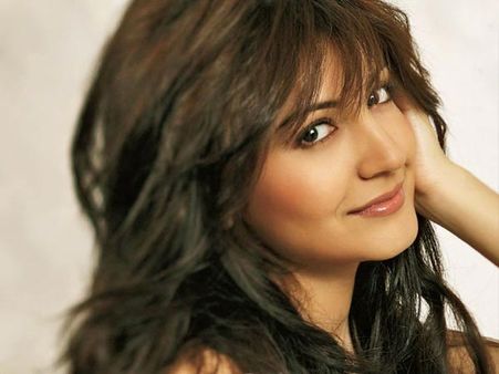 കളിക്കാരുടെ ശ്രദ്ധ തെറ്റും, അനുഷ്‌കയും മായന്തിയും ലോകകപ്പിനില്ല?