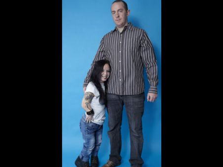 മൂന്നടി പൊക്കമുള്ള പെണ്ണിന് ആറടി പൊക്കമുള്ള വരന്‍