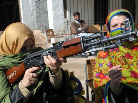 പാകിസ്താനില്‍ ടീച്ചര്‍മാര്‍ കൊല്ലാന്‍ പഠിക്കുന്നു... എന്തിന്?