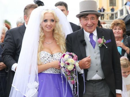 25കാരിയെ വിവാഹം കഴിച്ച 82 കാരന് ഉറക്കമില്ല, എങ്ങനെ ഉറങ്ങും?ടെന്‍ഷനല്ലേ..ടെന്‍ഷന്‍