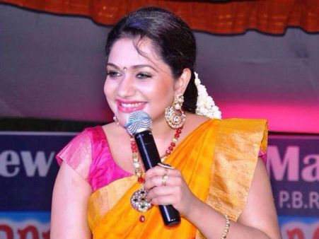 വീട്ടമ്മയെ സരിത നായരെന്ന് വിളിച്ചു, റിമി ടോമിയ്ക്ക് വക്കീല്‍ നോട്ടീസ്‌, കാണൂ