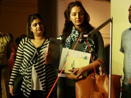 ബിനാലെയ്ക്ക് താരത്തിളക്കം കൂട്ടാന്‍ മഞ്ജുവാര്യരും ഗീതുവും എത്തി