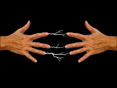 ഹോസ്റ്റല്‍ മതില്‍ ചാടിയവന്‍ ഷോക്കേറ്റ് മരിച്ചു