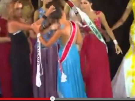 സൗന്ദര്യ മത്സരത്തിനിടെ സുന്ദരിമാര്‍ ഏറ്റുമുട്ടി, വീഡിയോ വൈറലാവുന്നു