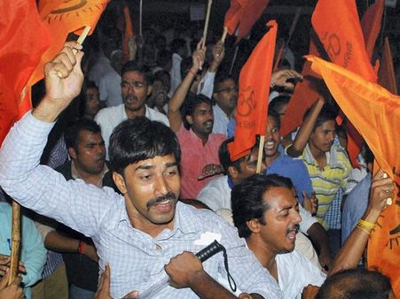 നിരോധനം മറികടന്ന് തൊഗാഡിയ പ്രസംഗിച്ചു, പോലീസ് ഞെട്ടി
