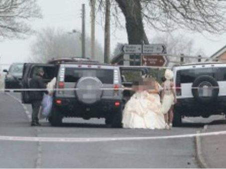 വിവാഹത്തിനിടെ വെടിവയ്പ്പ്, കല്യാണമേ വേണ്ടെന്ന് വച്ച് വധു പേടിച്ചോടാനൊരുങ്ങി