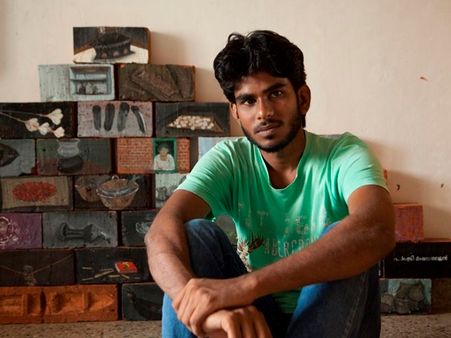 ഇഷ്ടികയില്‍ വിസ്മയം തീര്‍ത്ത് ഉണ്ണികൃഷ്ണന്‍ ബിനാലെയില്‍