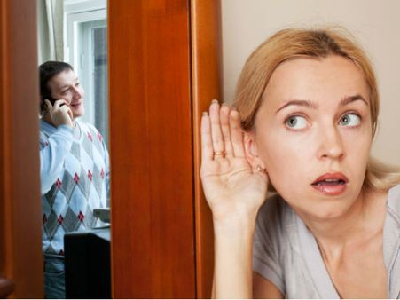 ഭാര്യമാരുടെ കഥയിലെ വീട്ടുജോലിക്കാരികളെ കൊല്ലുന്ന ആ 'പാന്പ്' ഇതുവരെ ചത്തില്ലേ?