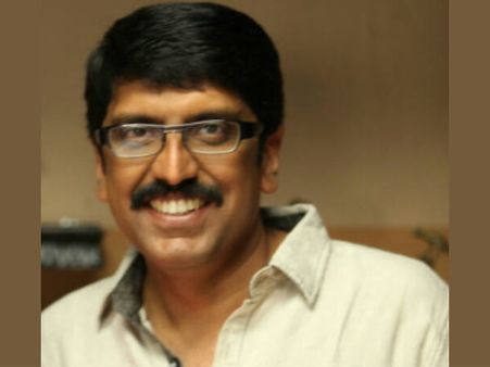 പിണറായിയെ പുകഴ്ത്തിയ ബി ഉണ്ണികൃഷണന് ഫേസ്ബുക്കില്‍ പണി കിട്ടി