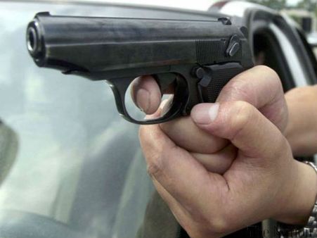 തുറിച്ചു നോക്കിയ യുവാവിനെ വെടിവെച്ചു കൊലപ്പെടുത്തി