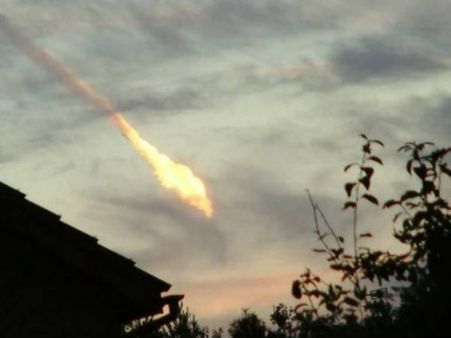 കോഴിക്കോട് തീഗോളം വീണു?; കൃഷിയിടം കത്തി നശിച്ചു