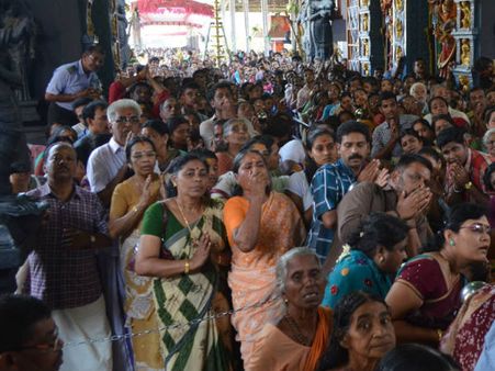 പൊങ്കാലയ്ക്കായി നഗരം ഒരുങ്ങി, തലസ്ഥാനം കൈയ്യടക്കി സ്ത്രീകള്‍, കനത്ത സുരക്ഷ, കാണൂ