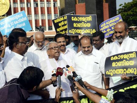 'കോഴമാണി രാജിവക്കണം': നയപ്രഖ്യാപനം പ്രതിപക്ഷം ബഹിഷ്‌കരിച്ചു