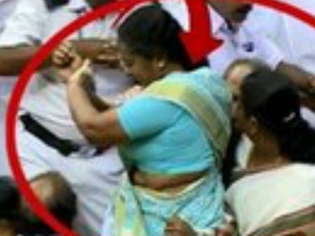 ജമീല പ്രകാശം ശിവദാസന്‍ നായരെ കടിച്ചതെന്തിന്?