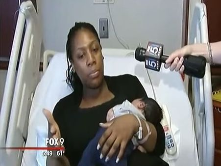 ഡോക്ടര്‍ ഇല്ലെങ്കില്‍ എന്താ, പ്രസവ സമയത്ത് ഐ ഫോണ്‍ ഉണ്ടല്ലോ