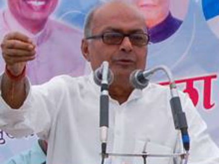 ധനമന്ത്രിയേയും ഭാര്യയേയും ട്രെയിനില്‍ കൊള്ളയടിച്ചു