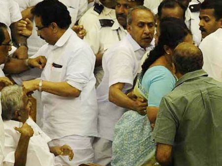 സഭയില്‍ നടന്നത് ലൈംഗികാതിക്രമം,5 വനിത എംഎല്‍മാരും പരാതി നല്‍കും