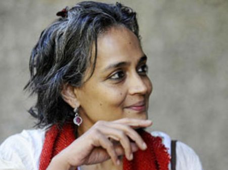 ഗാന്ധി ആരാധന ഏറ്റവും വലിയ കാപട്യം: അരുന്ധതി