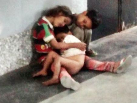 മാതാപിതാക്കള്‍ ഉപേക്ഷിച്ചതറിയാതെ കൊടുംതണുപ്പില്‍ മൂന്ന് കുരുന്നുകള്‍, ഹൃദയഭേദകമായ കാഴ്ച