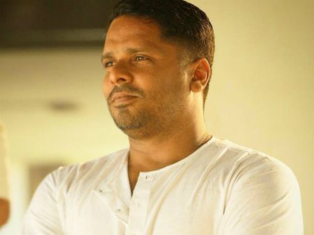 മെട്രോ അവിടെ നില്‍ക്കട്ടെ, ശീമാട്ടി പറ ! ആഷിഖ് അബുവിന്‍റെ പോസ്റ്റ് വൈറലാവുന്നു